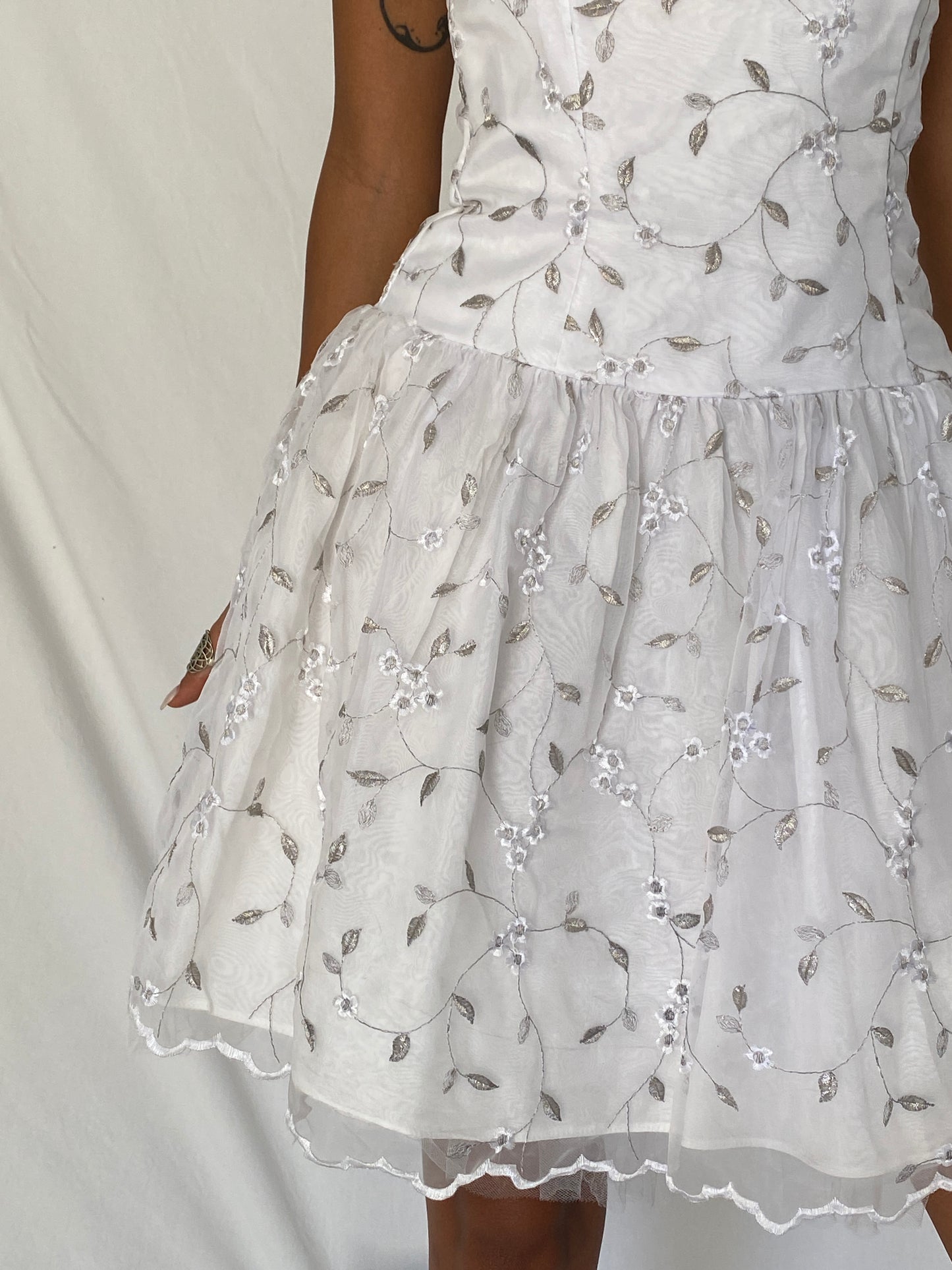 Vintage 90s Jessica McClintock for Gunne Sax White Silver Embroidered Strapless Fit & Flare Dress - S