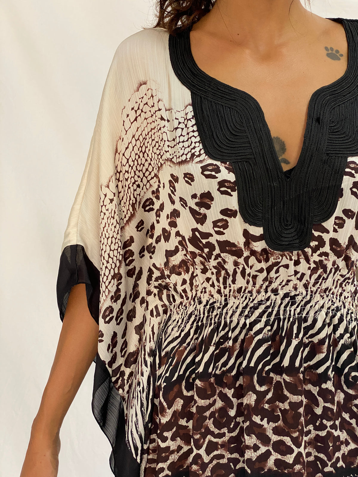 Vintage Y2K Kaelyn-Max Cream & Brown Animal Print Polyester Boho Kaftan Tunic Top - M Vintage Y2K Kaelyn-Max Cream & Brown Animal Print Polyester Boho Kaftan Tunic Top - M
