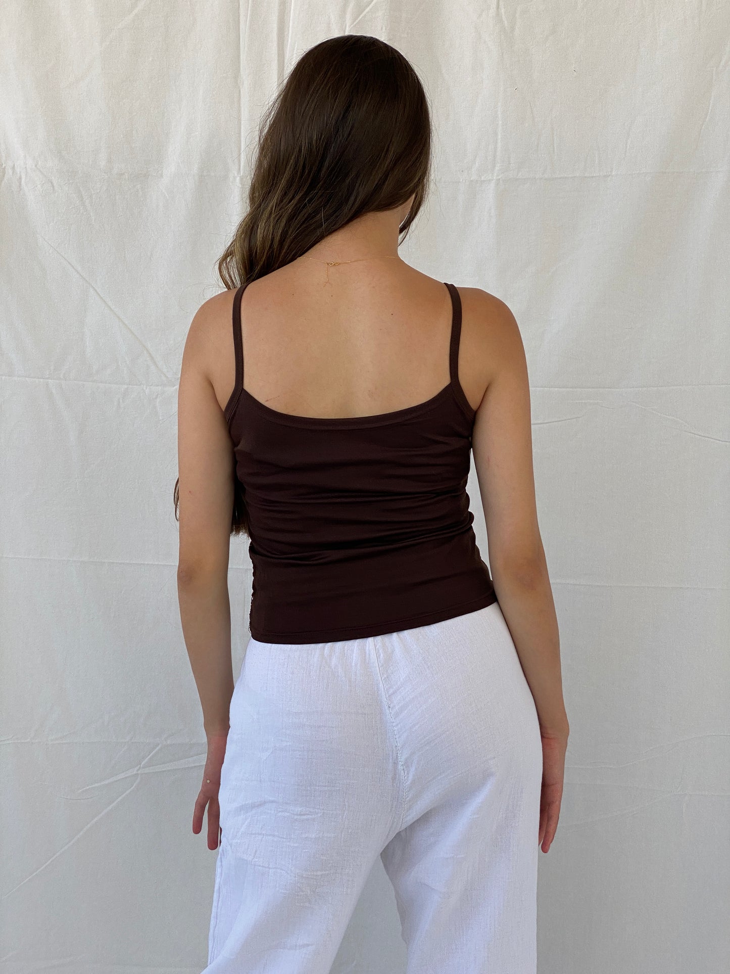 بلوزة كامي بنية Y2K مع تفاصيل كروشيه محبوكة لامعة - مقاس متوسط