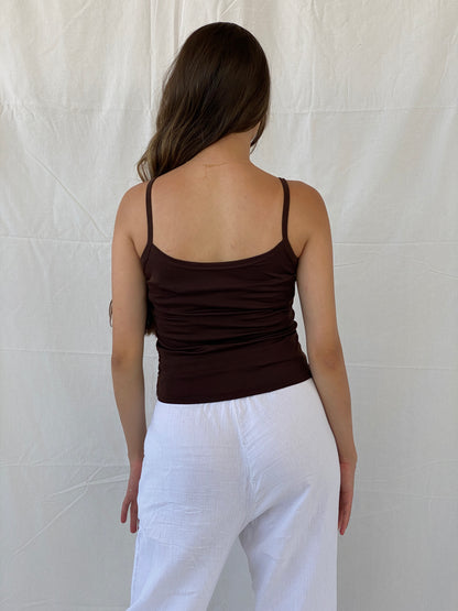 بلوزة كامي بنية Y2K مع تفاصيل كروشيه محبوكة لامعة - مقاس متوسط