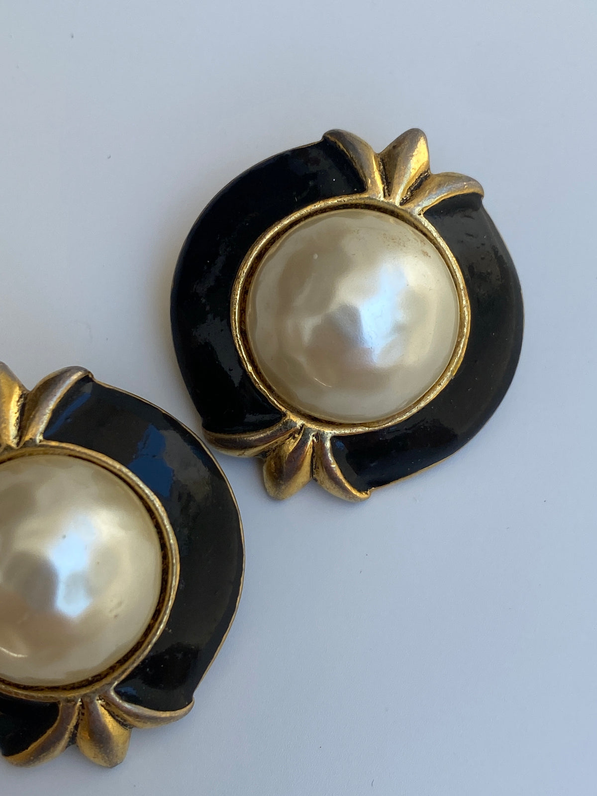 Vintage 1980s Black Enamel & Faux Pearl Clip-On Earrings Vintage 1980s Black Enamel & Faux Pearl Clip-On Earrings