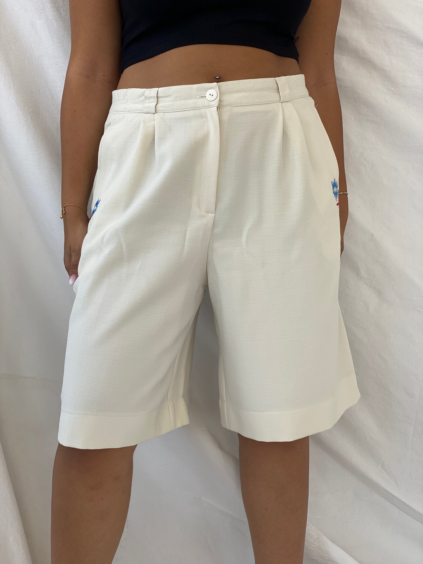 Vintage Lady Anne Loose Fit Walking Off-White Shorts - L