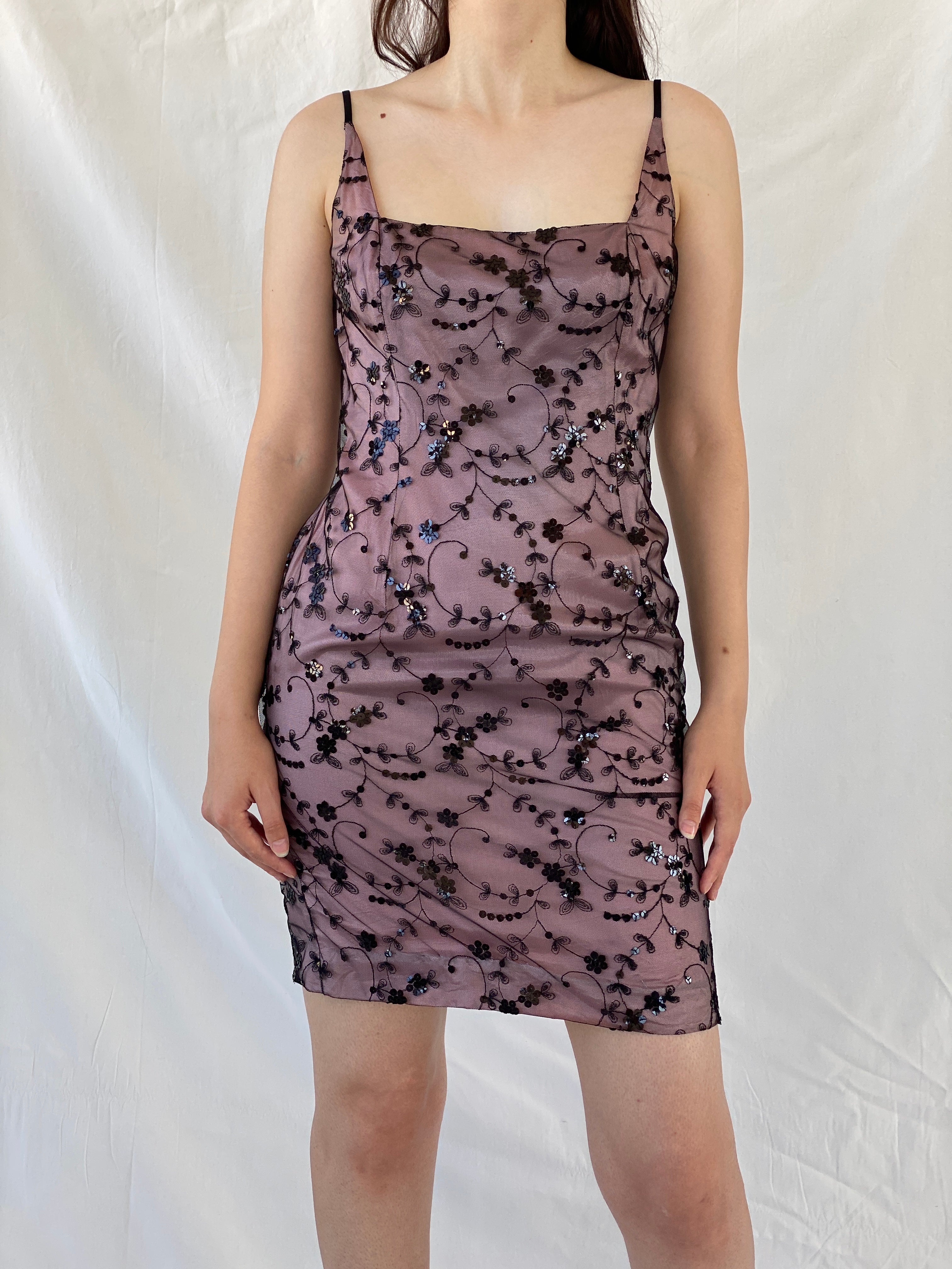 فستان قصير ضيق من قماش شبكي أسود وردي مزين بالترتر من فينتيج جونز نيويورك - مقاس M