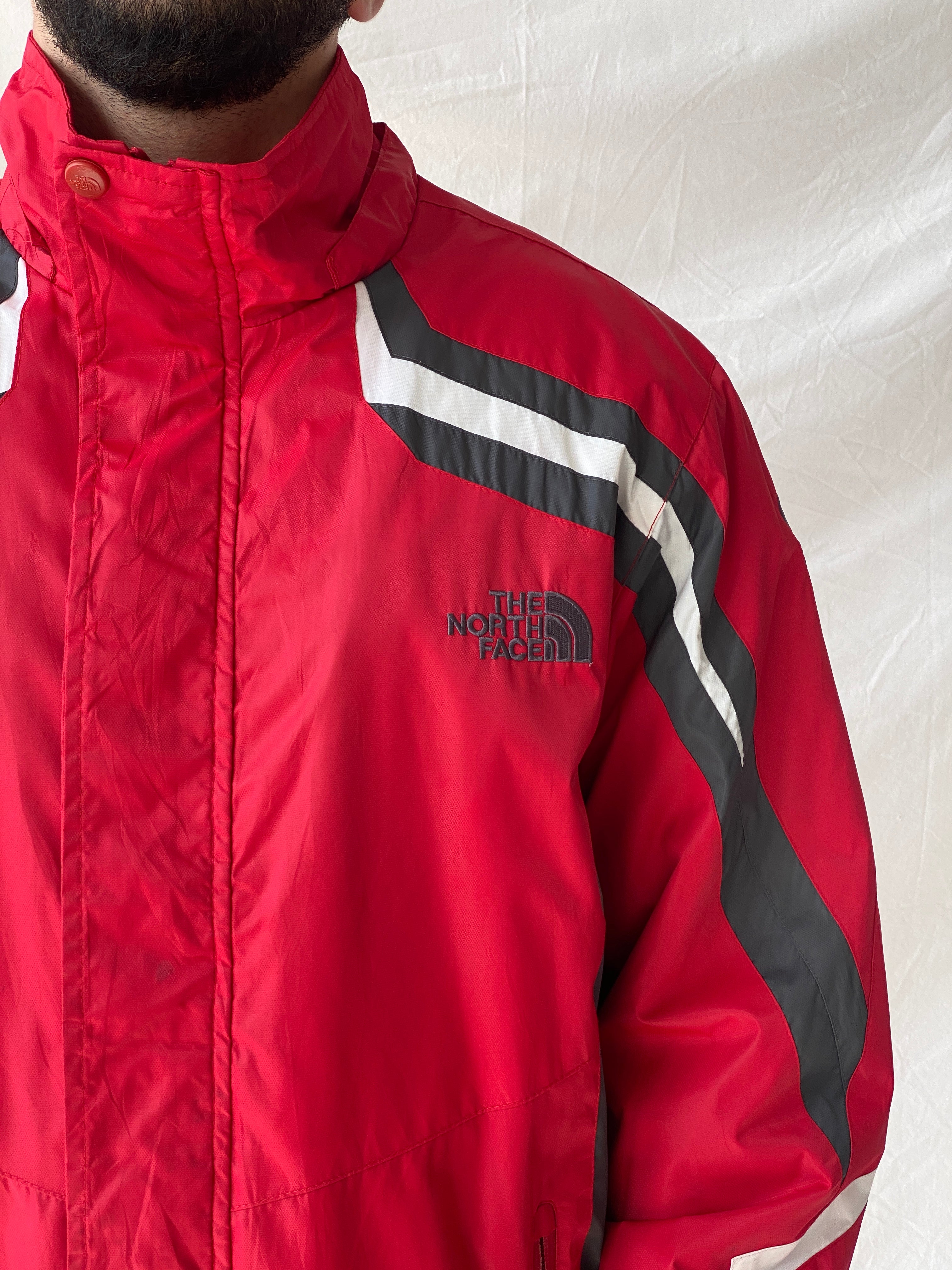 جاكيت رجالي من سلسلة Summit Series باللونين الأحمر والرمادي من The North Face 00s - مقاس XL