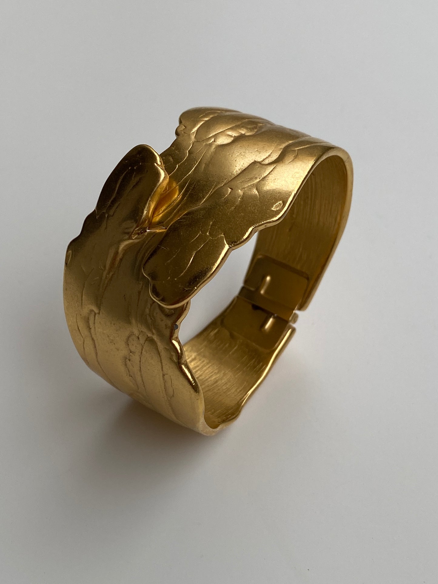 Rare Collectable Vintage Trifari Kunio Matsumoto Gold-Tone Sculptural Hinged Cuff Bracelet