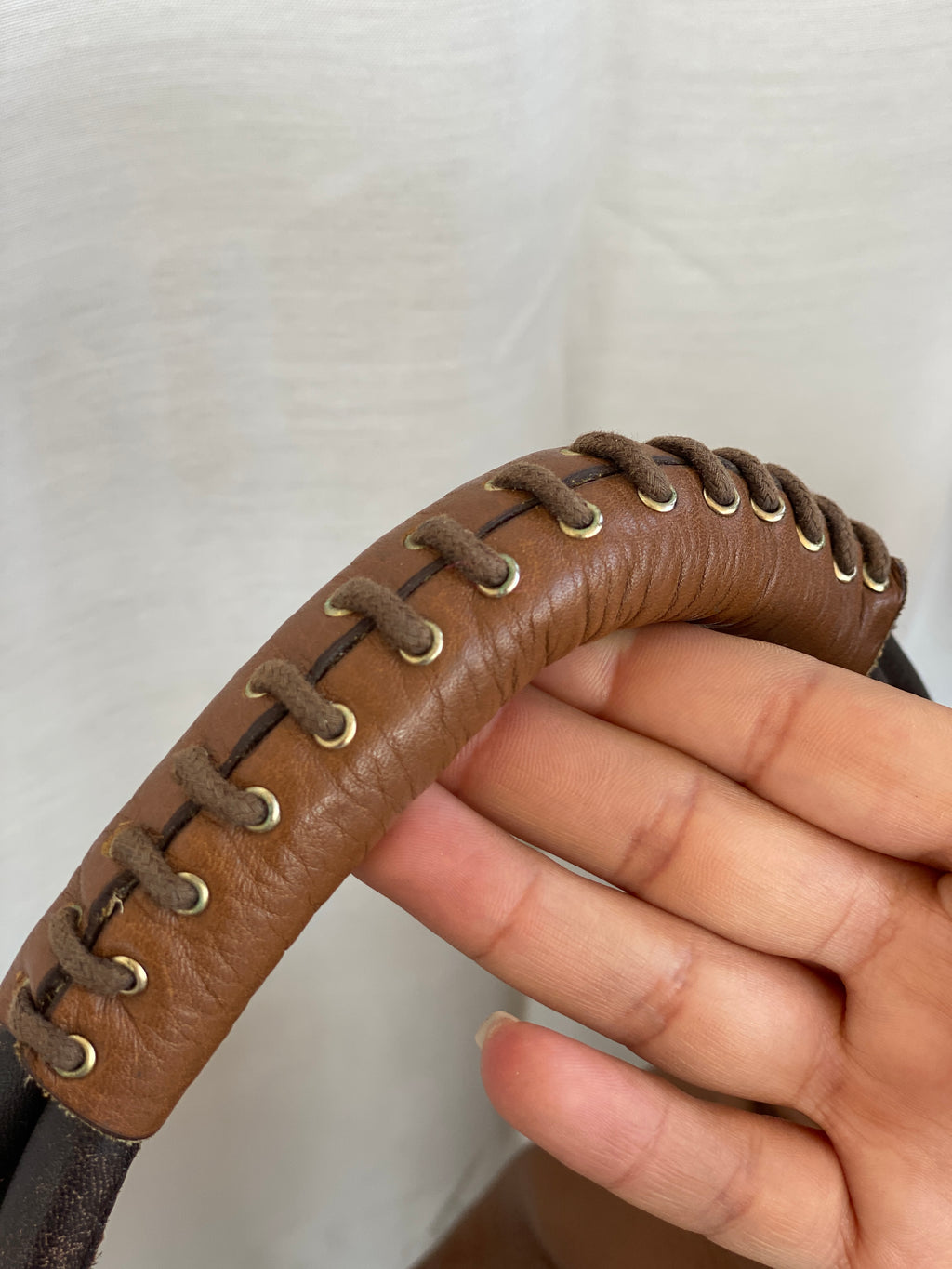 حقيبة كتف هوبو كبيرة من الجلد البني من جيمي تشو Y2K