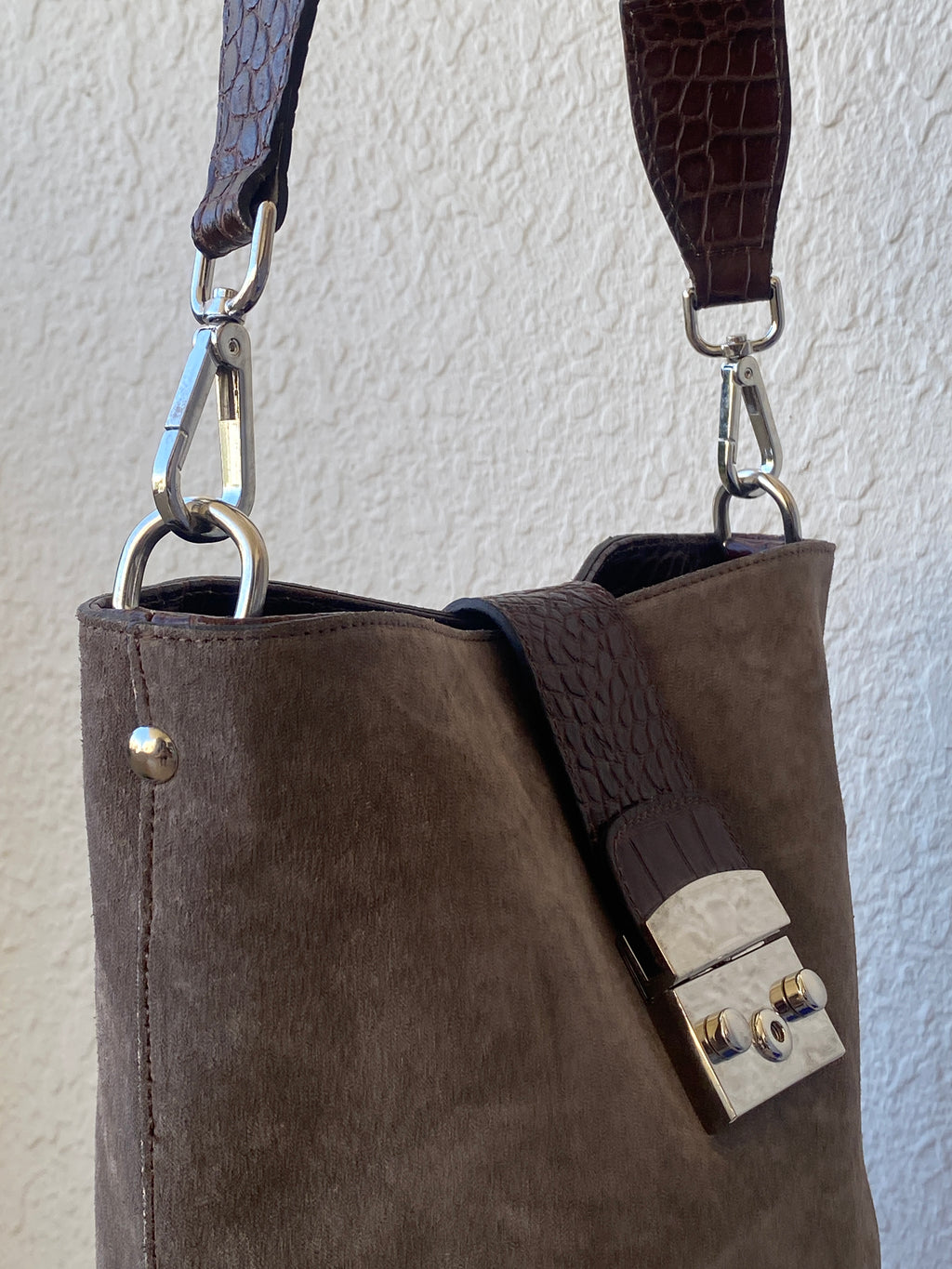 Gorgeous Claudia Firenze Taupe Suede & Brown Leather Bucket Purse Shoulder Bag