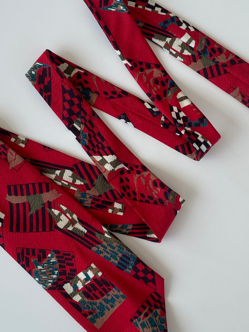 Vintage Fashion Line Men’s Red Graphic Tie