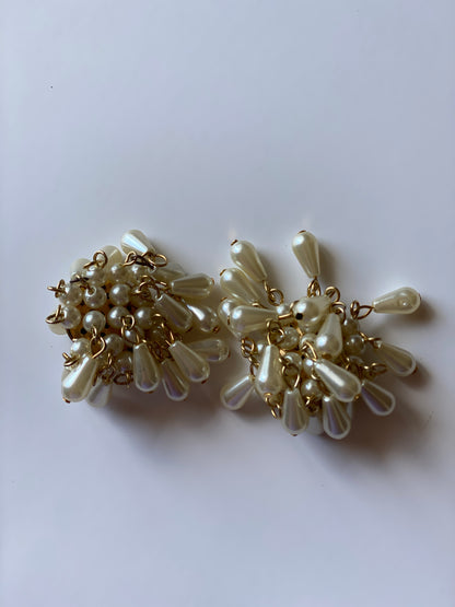 Vintage 1980s Faux Pearl Ivory Gold Tone Cluster Clip-On Earrings