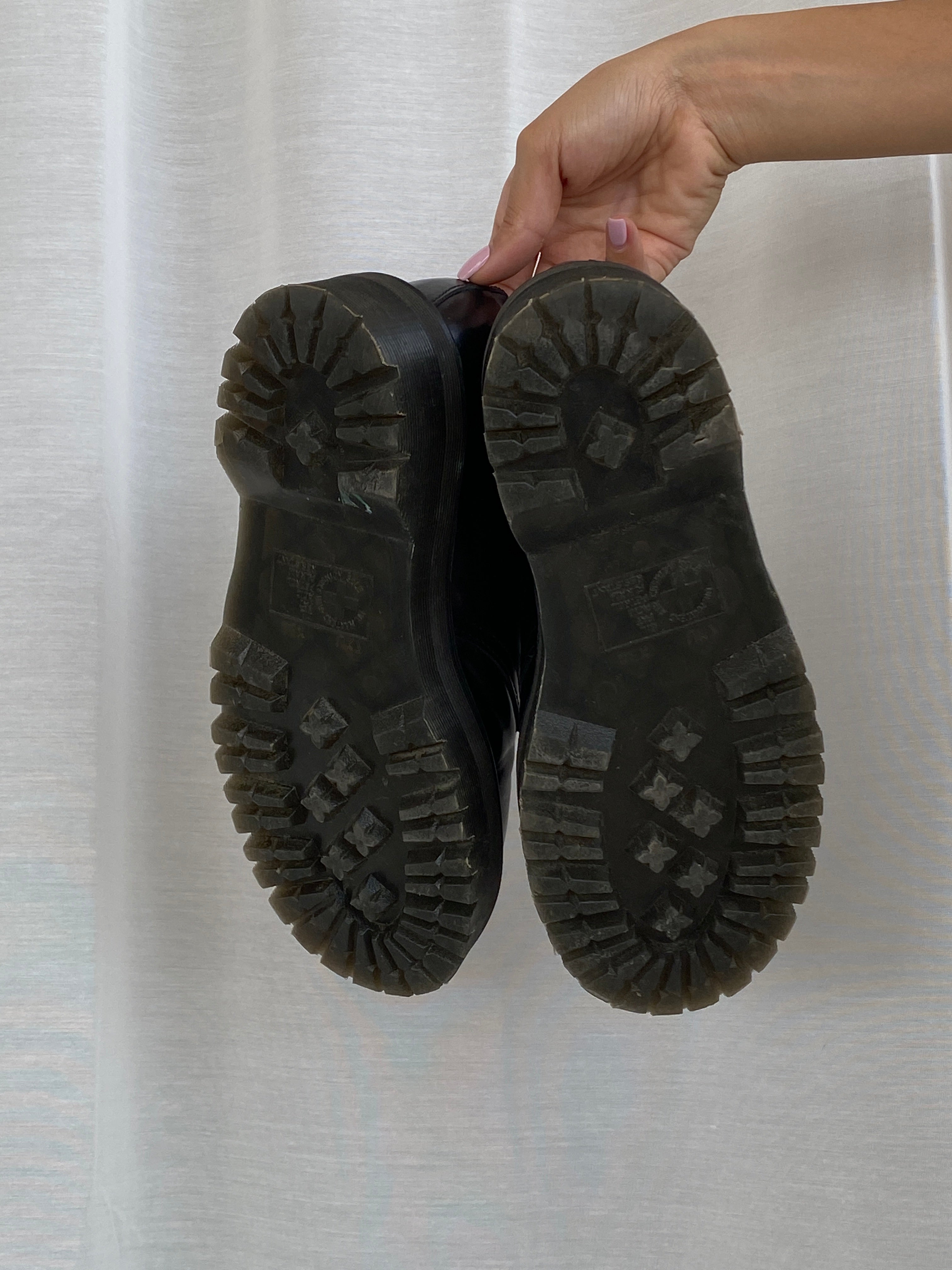 حذاء ديربي من دكتور مارتنز دوكس، جلد أسود، ذو نعل سميك، برباط، مقاس أوروبي ٤١