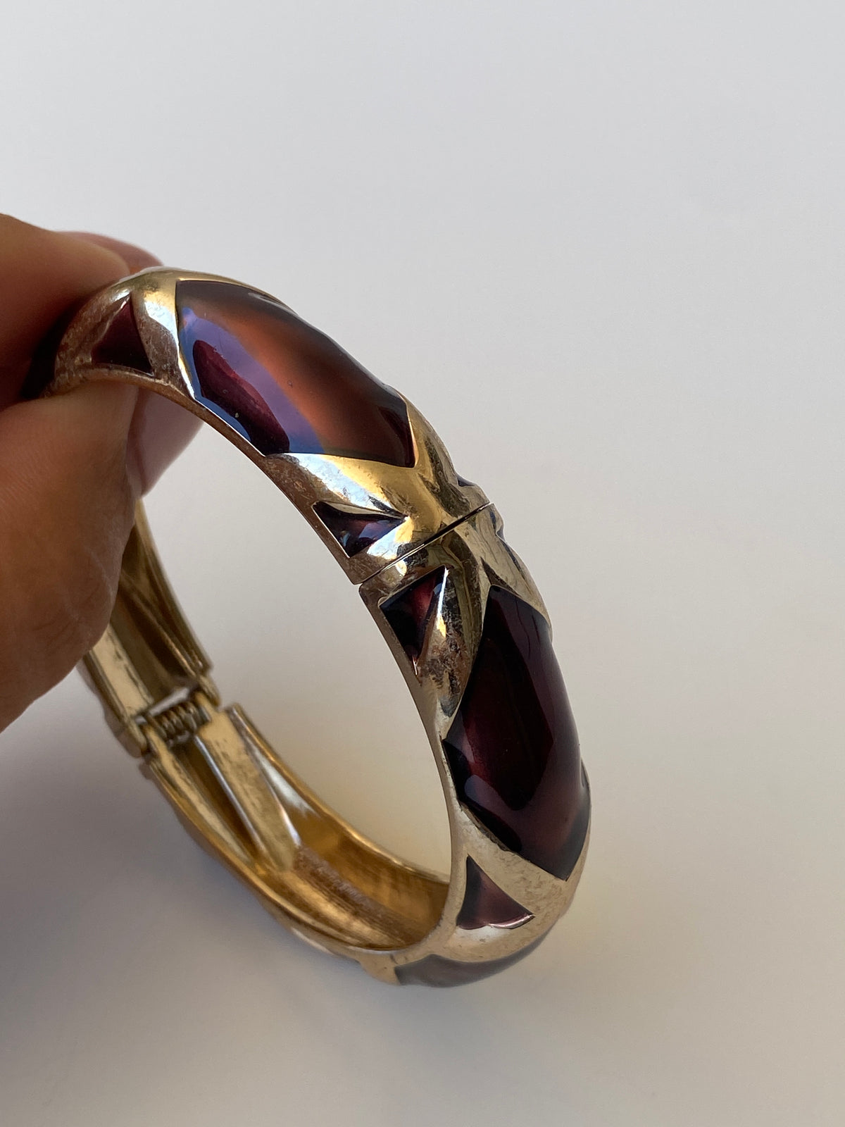 Vintage Tortoiseshell Lucite & Gold Tone Hinged Bangle Bracelet 90s Resin Statement Cuff Vintage Tortoiseshell Lucite & Gold Tone Hinged Bangle Bracelet 90s Resin Statement Cuff