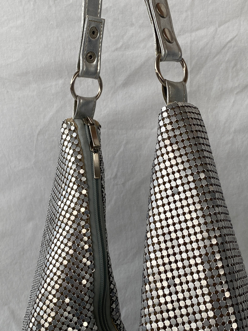 حقيبة كتف سهرة فضية معدنية جميلة وفضية