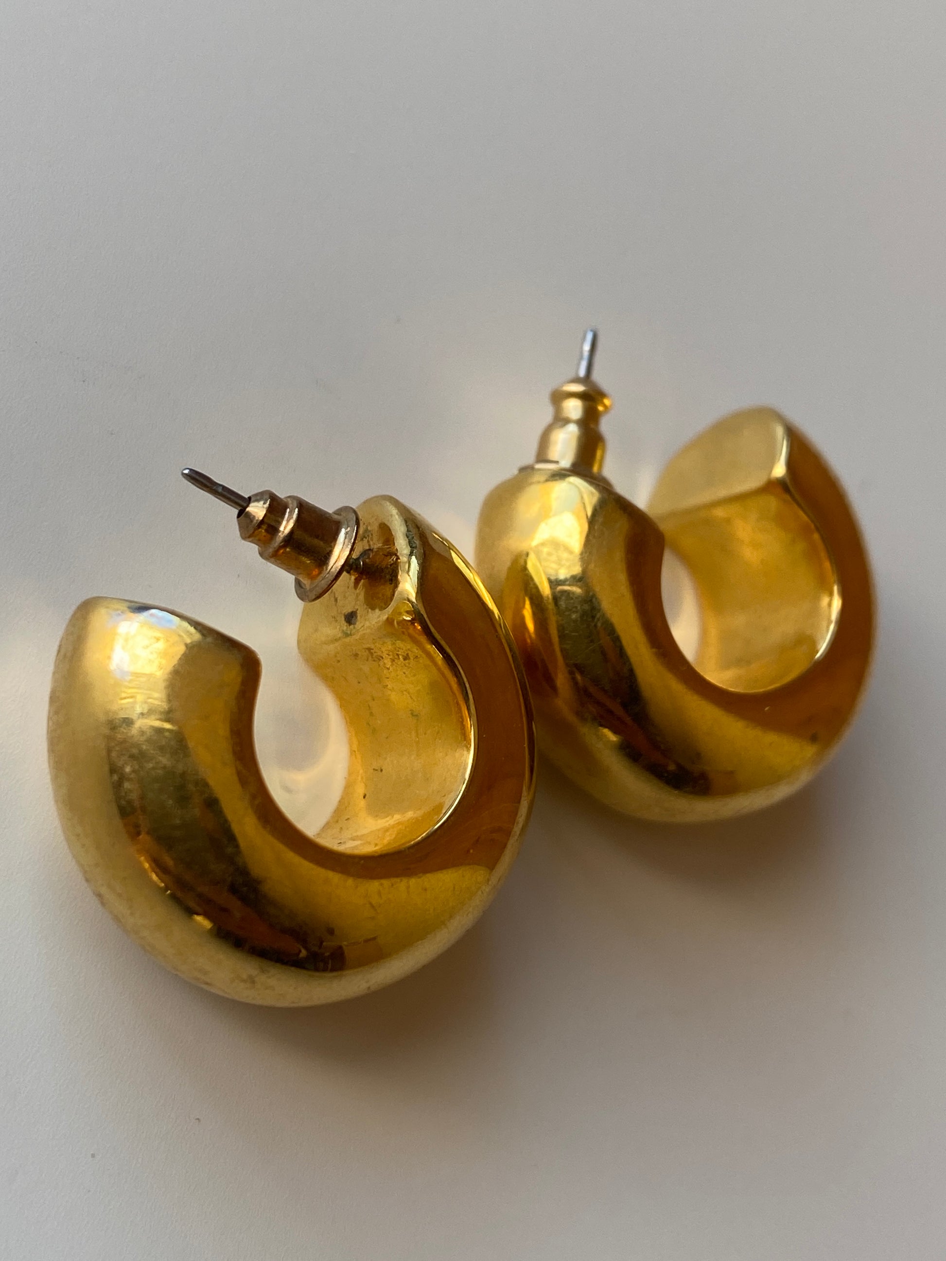 Vintage Chunky Gold-Tone Hoop Earrings Bold 90s Statement Hoops Vintage Chunky Gold-Tone Hoop Earrings Bold 90s Statement Hoops
