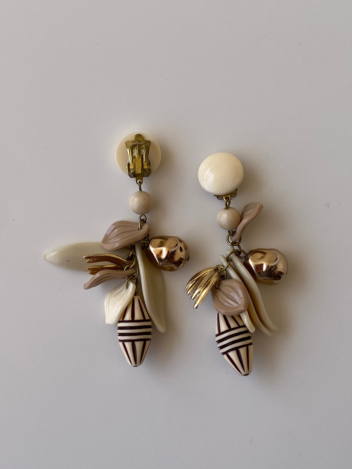 Vintage 1980s Ivory Cream Multi-Charm Cluster Clip-On Drop Earrings – Botanical Boho Statement