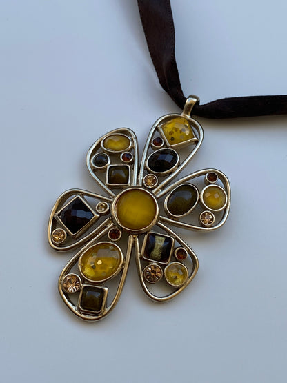 Vintage Y2K Brown Ribbon Choker with Amber Rhinestone Floral Pendant – Statement Necklace