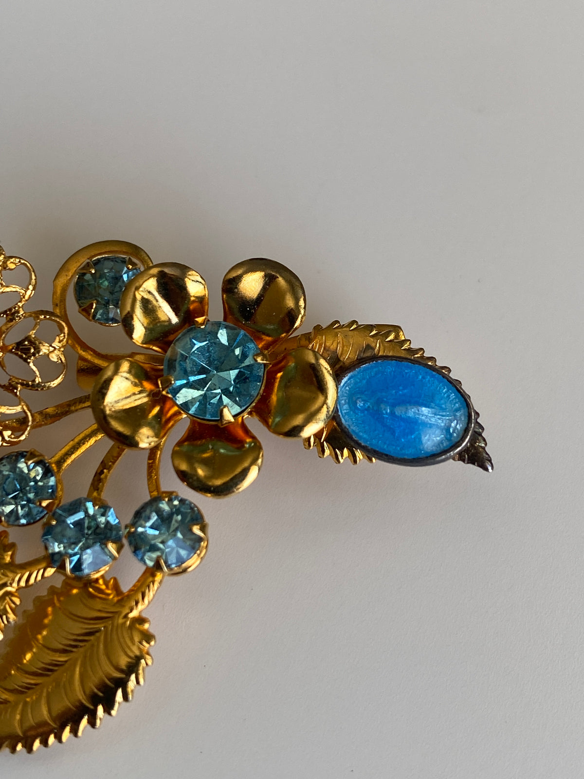 Vintage Gold Tone Blue Rhinestone Floral Spray Brooch with Cabochon Accent Pin Vintage Gold Tone Blue Rhinestone Floral Spray Brooch with Cabochon Accent Pin