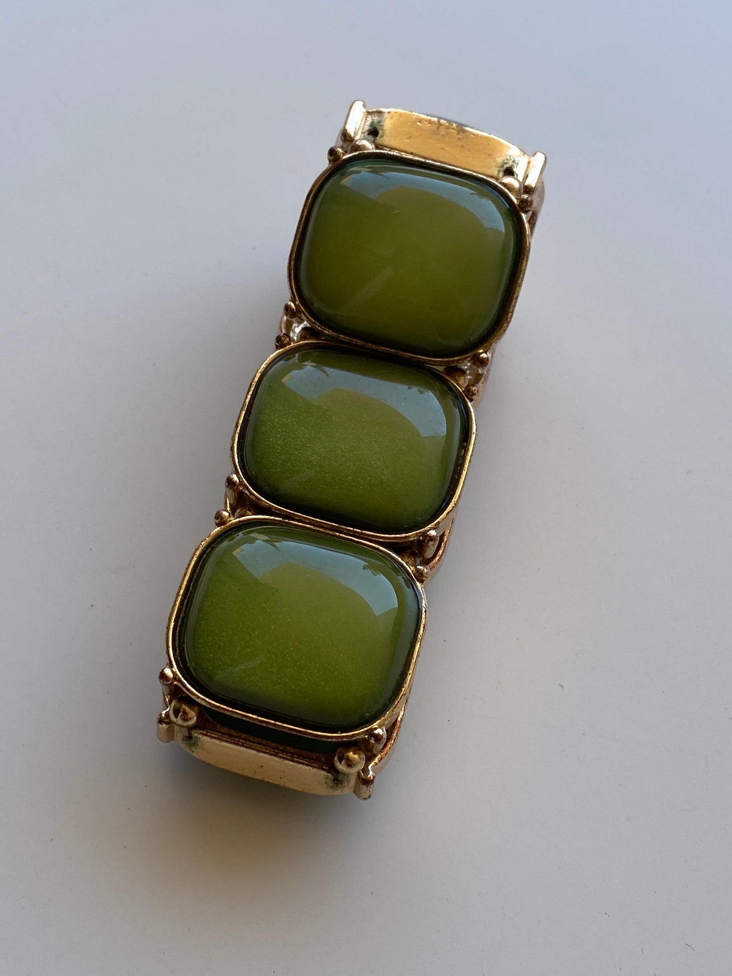 Vintage Y2K Olive Green Lucite Cabochon Gold-Tone Stretch Statement Bracelet