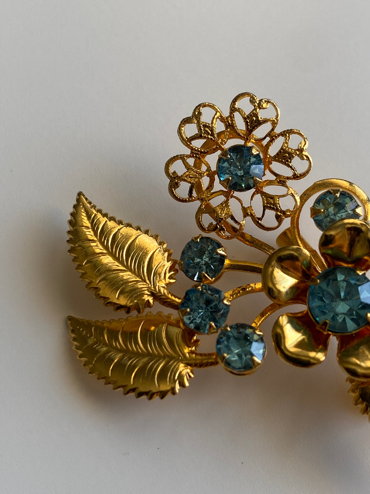 Vintage Gold Tone Blue Rhinestone Floral Spray Brooch with Cabochon Accent Pin Vintage Gold Tone Blue Rhinestone Floral Spray Brooch with Cabochon Accent Pin