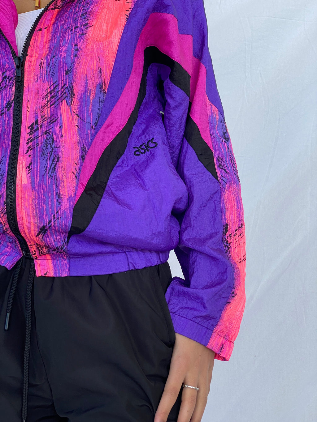 Vintage 90s ASICS Windbreaker Jacket - Balagan Vintage Windbreaker Jacket 90s, nylon, outerwear, vintage, windbreaker, windbreaker jacket