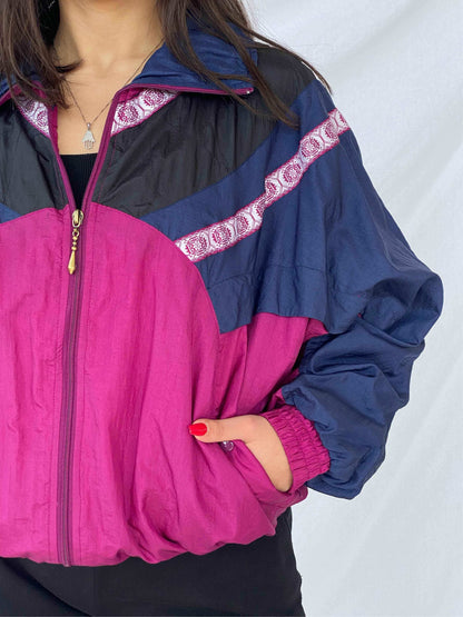 Vintage Casual Isle Windbreaker Jacket - Balagan Vintage Windbreaker Jacket 90s, nylon, outerwear, vintage, windbreaker, windbreaker jacket