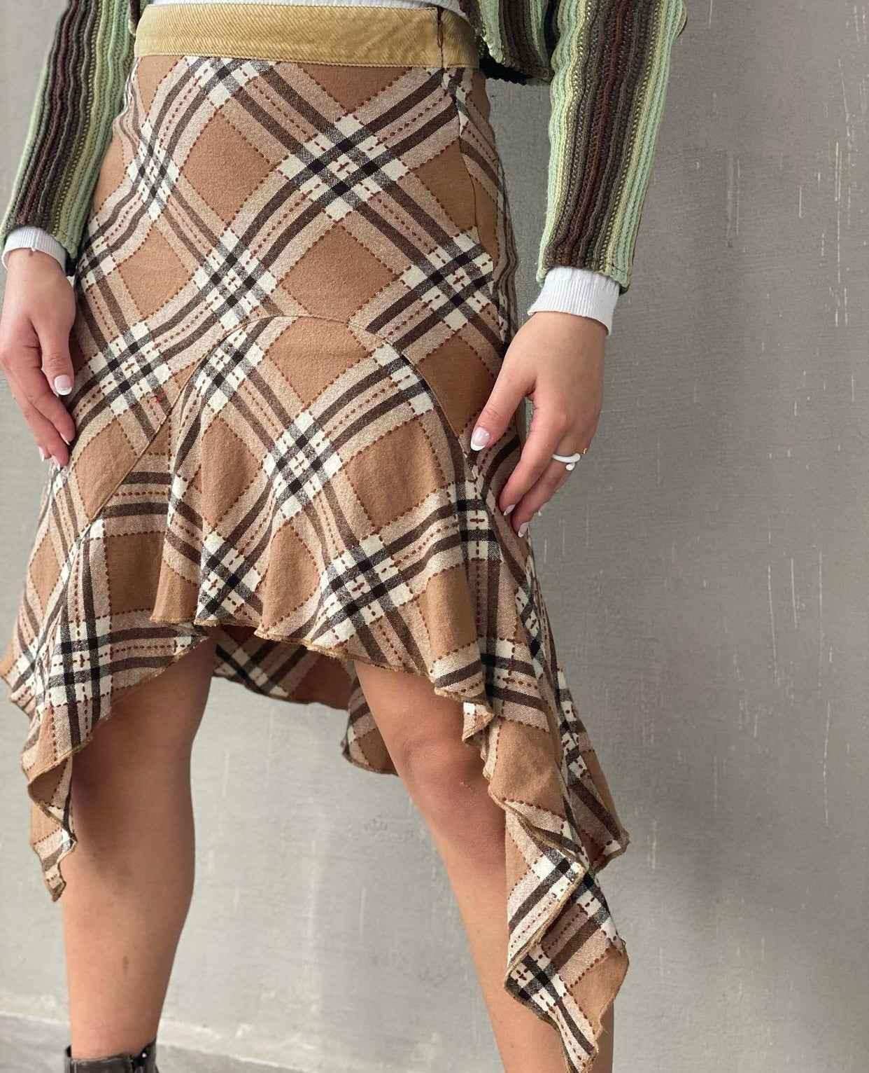 Vintage Y2K Plaid Skirt - Balagan Vintage Midi Skirt 00s, 90s, plaid, plaid skirt, skirt, vintage, winter, women, women skirt, Y2K